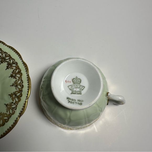 Elegant Floral Teacup and Saucer Set - Picture 3 of 7